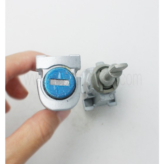 VW Passat left door lock